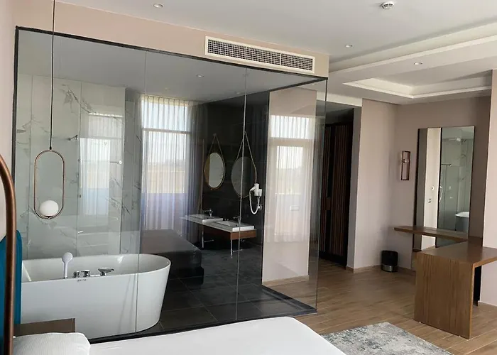 Aleksander 1 Hotel *